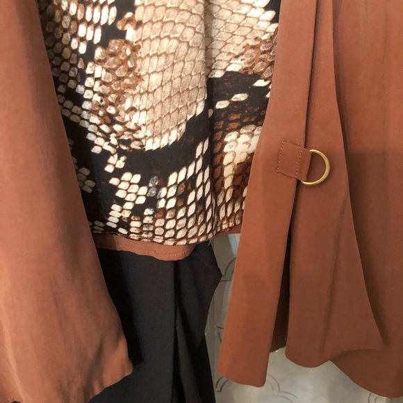 Antonio Melani large silky lined cognac jacket snake print lining zips at wrist - Picture 10 of 16